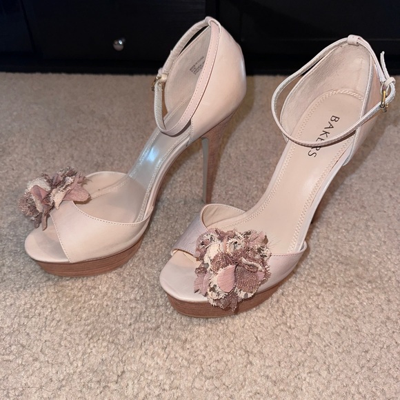 Bakers Florentina Tan Platform Heel - Picture 3 of 13